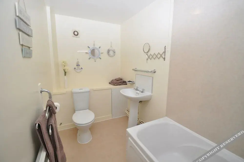 1 Varis Apartments