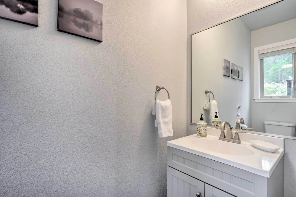 3 Mi to Ski Resort: Hot Tub Haven in Breckenridge!