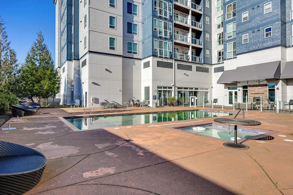 4 Mi to Dtwn, Commuter-friendly Apt in Tacoma
