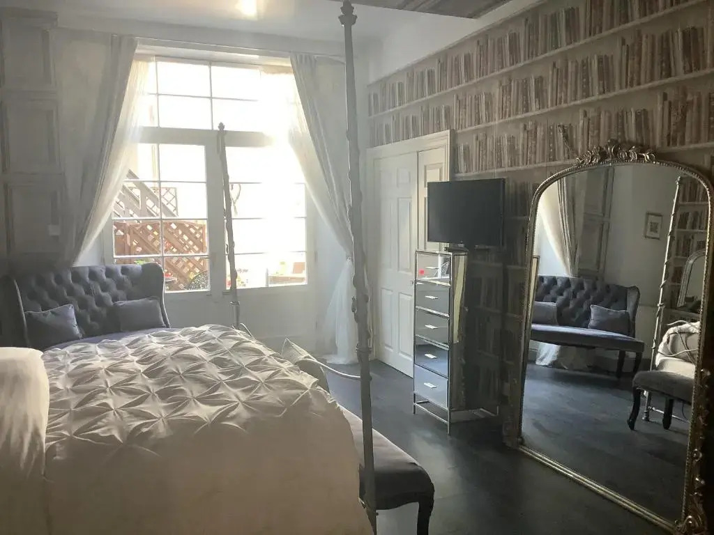 A Room in the City - West