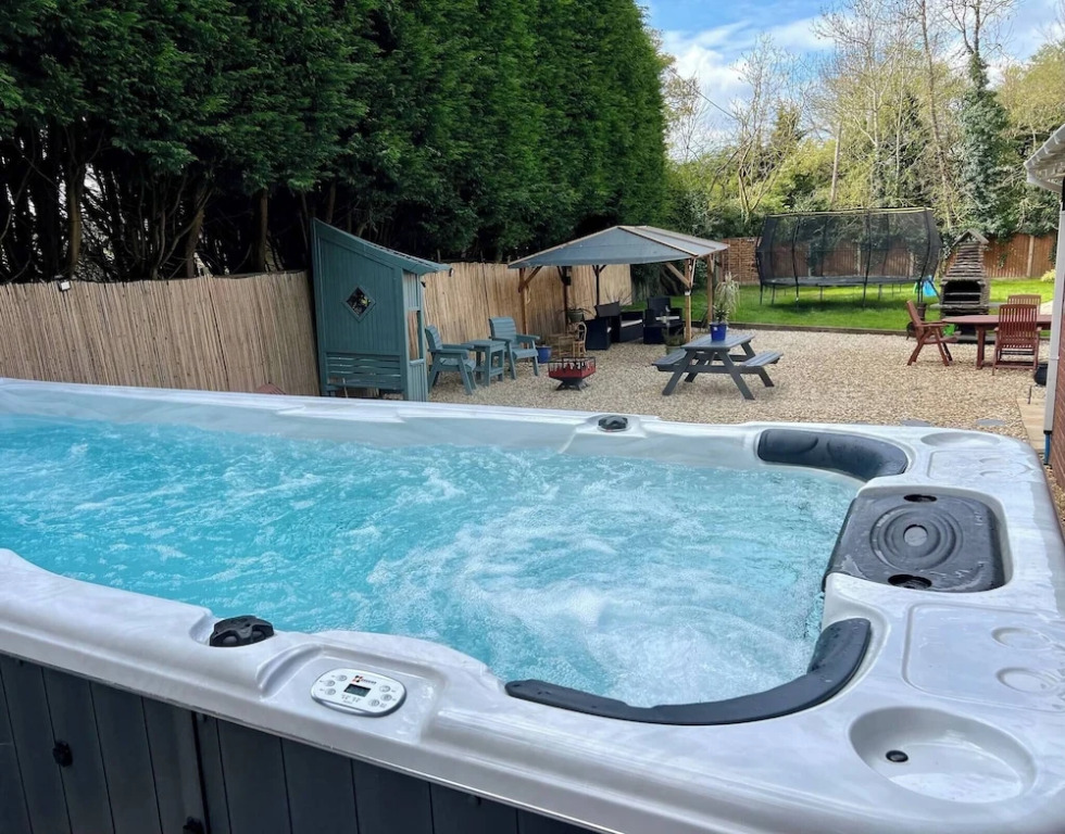 Stratford 4 BR Family Mansion With Pool, Gym & BBQ