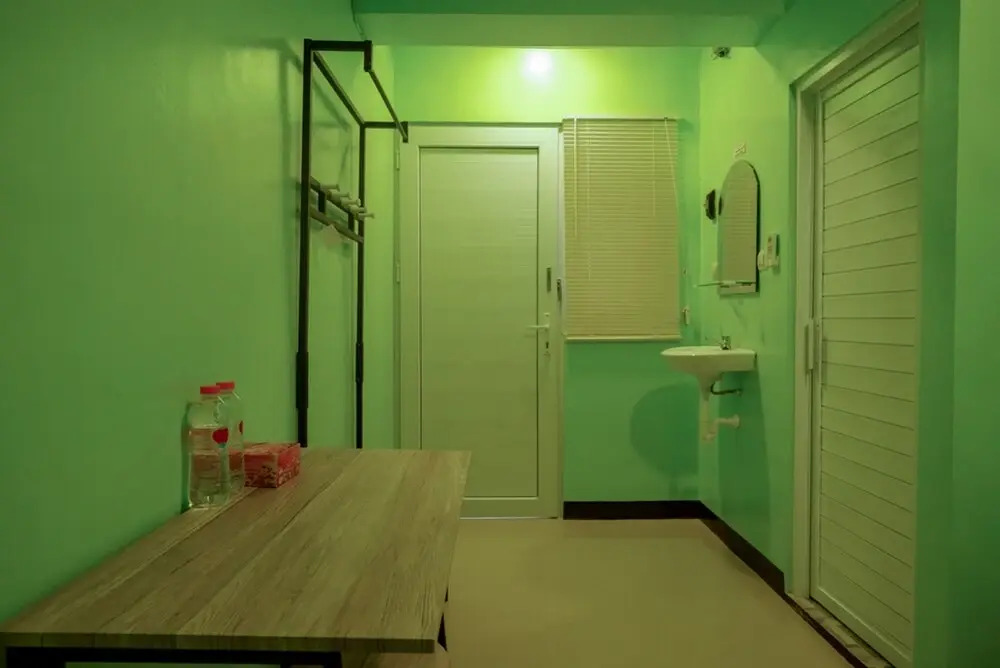 RedDoorz @ Jalan Gatot Subroto Semarang
