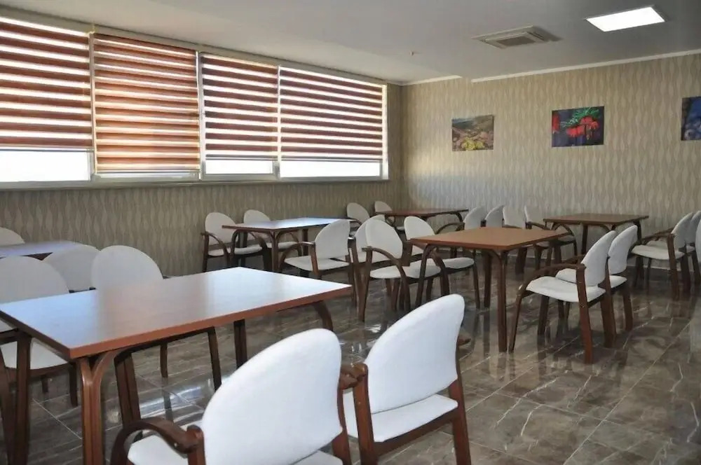 Bahas Hotel