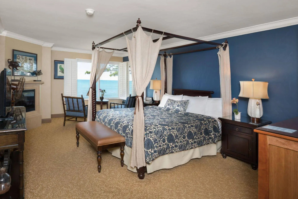 Blue Dolphin Inn