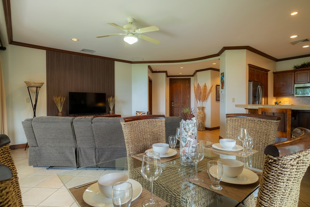 Bay Residence 9F 3 bdr Garden View in Los Suenos
