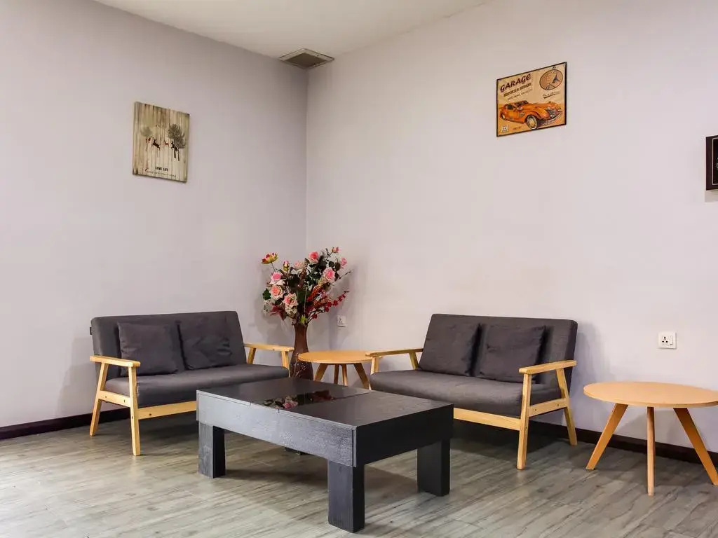 OYO 44066 Unikarya Lodge