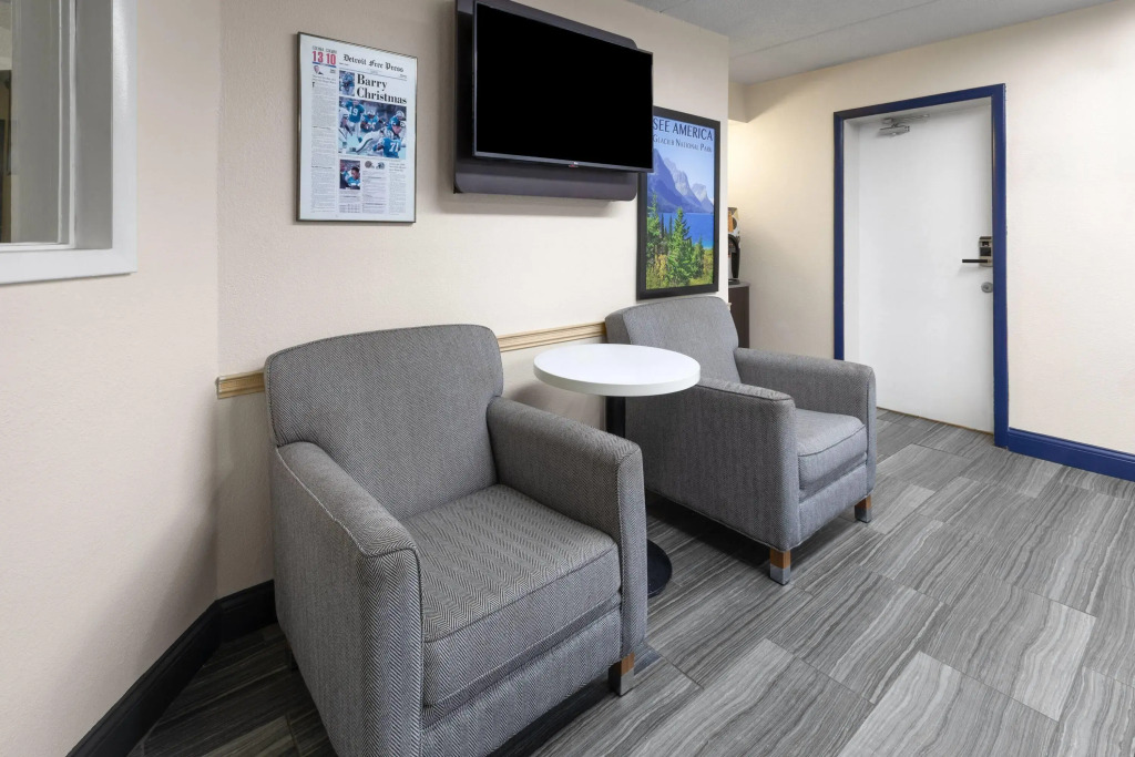 Travelodge by Wyndham Madison Heights MI