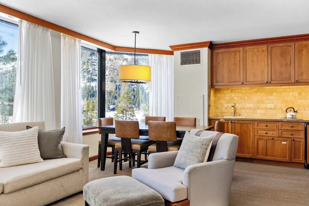 Pool, Hot Tub & Golf: Everline Resort Corner Suite