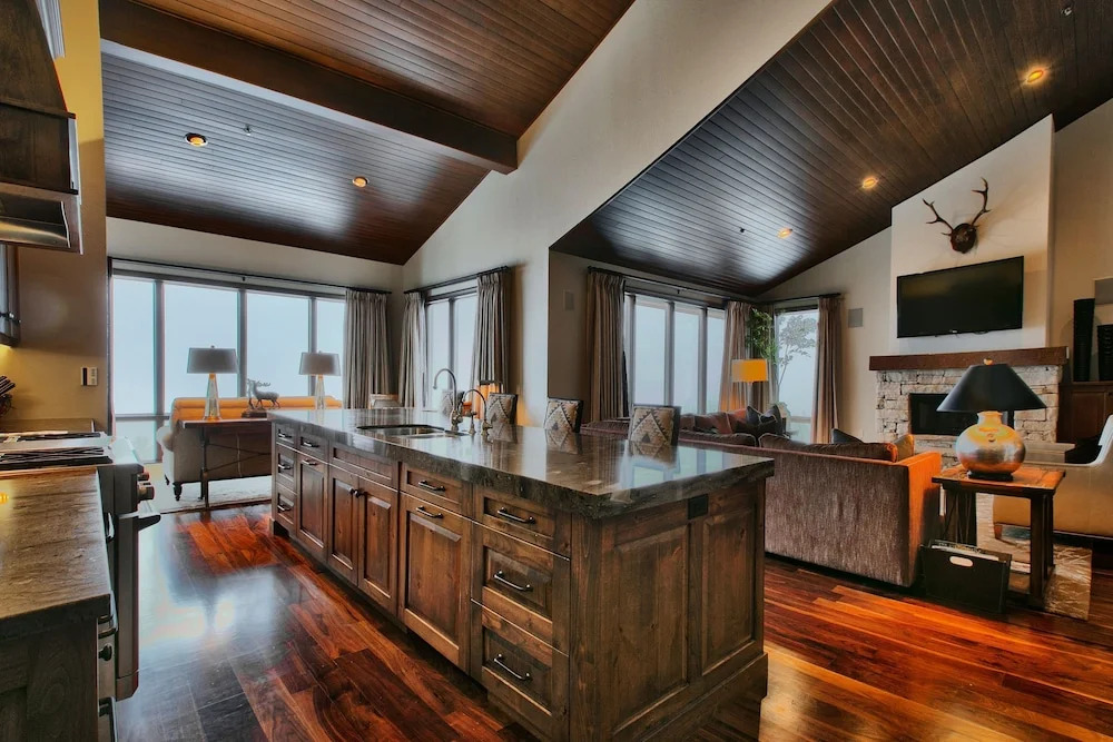 Premium Luxury One Bedroom with Hot Tub