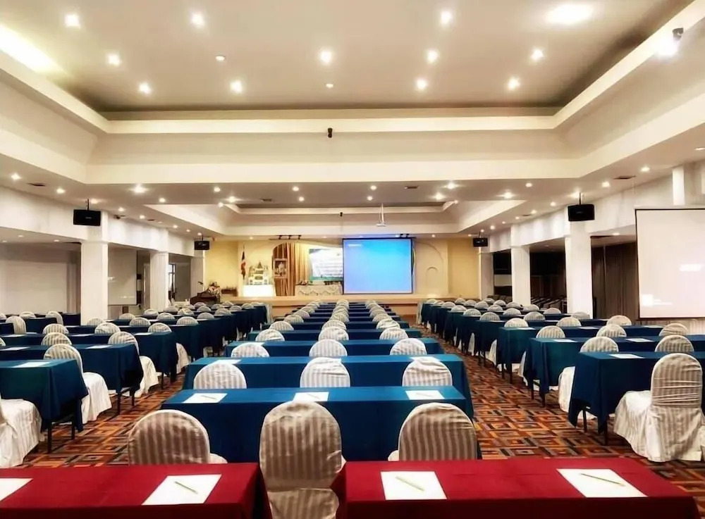 Lopburi Inn