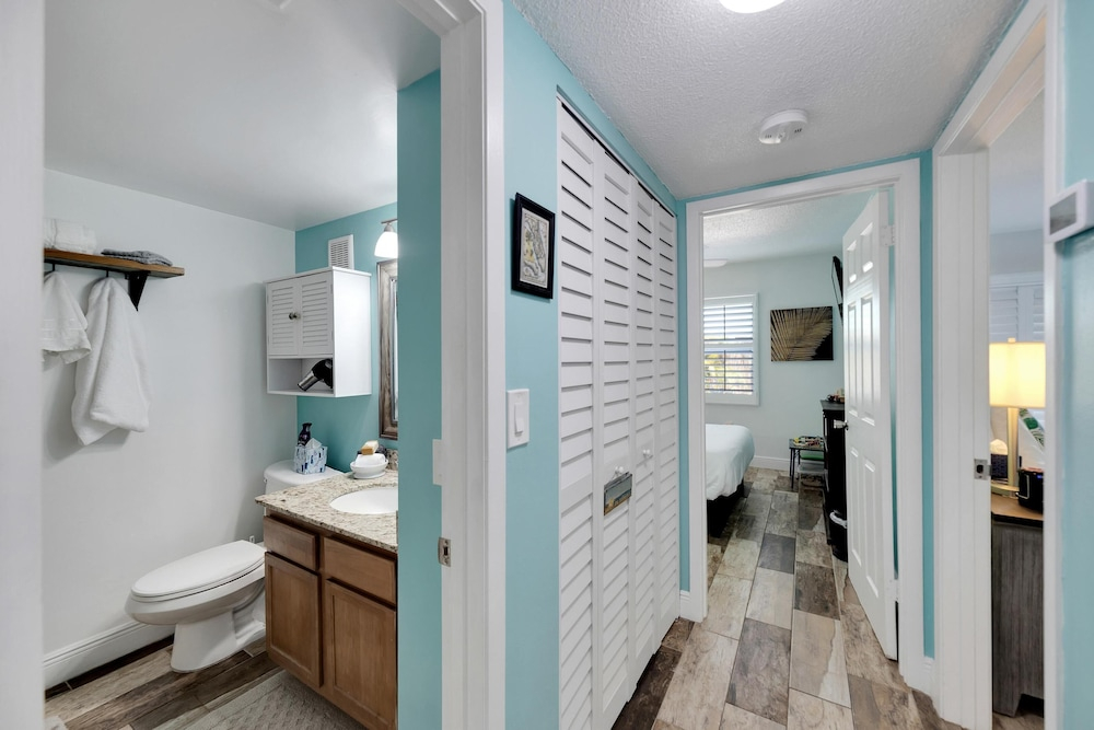 Newly Renovated 2 Beds 2 Baths Condo in St Pete Beach