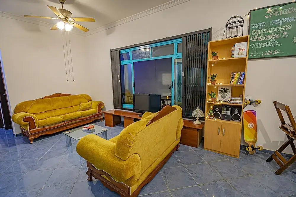 Hobi Hostel Bar & Lounge