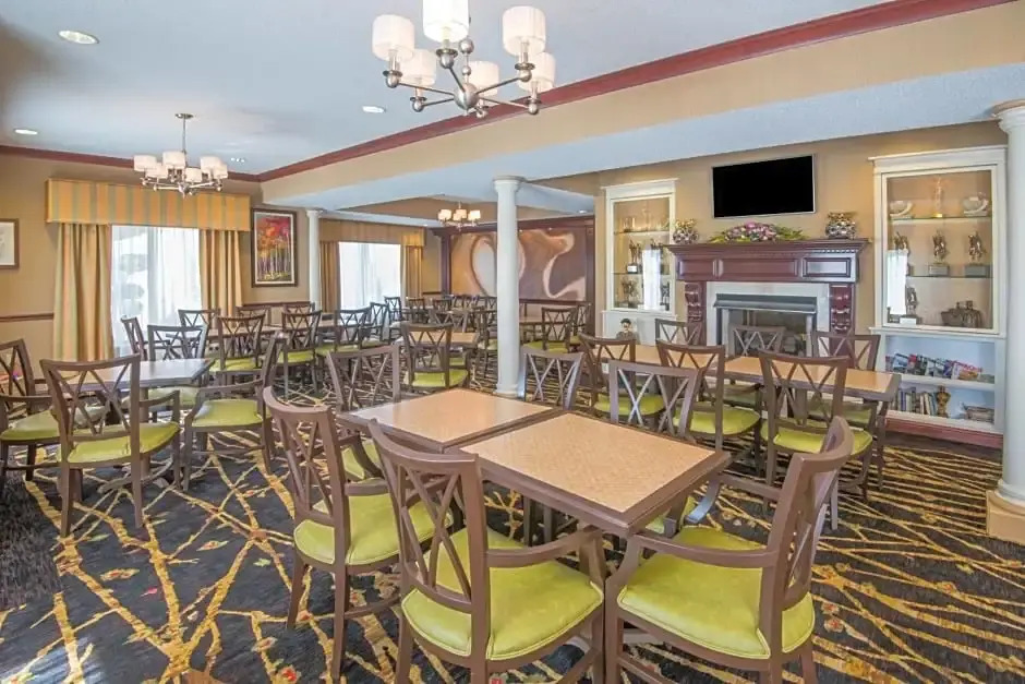 Holiday Inn Express Hotel & Suites Sharon-Hermitage