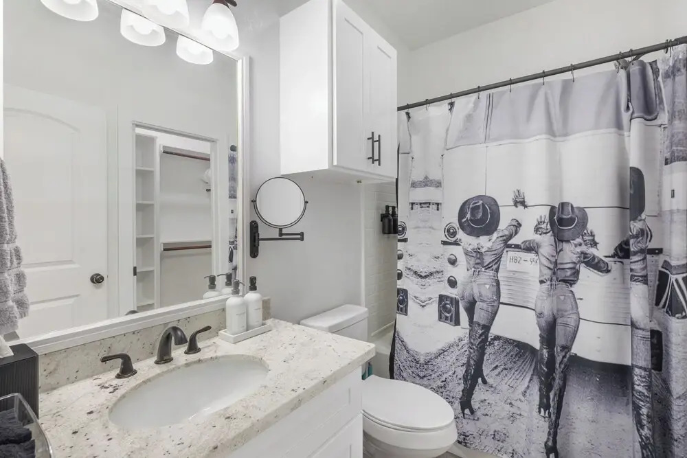 Modern 4BR Ensuite Townhome Near Texas A&M