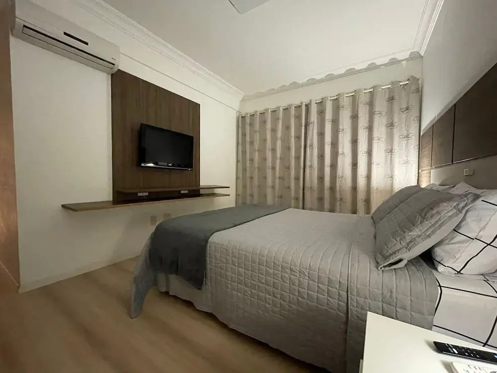 Amplo Apartamento Um Por Andar