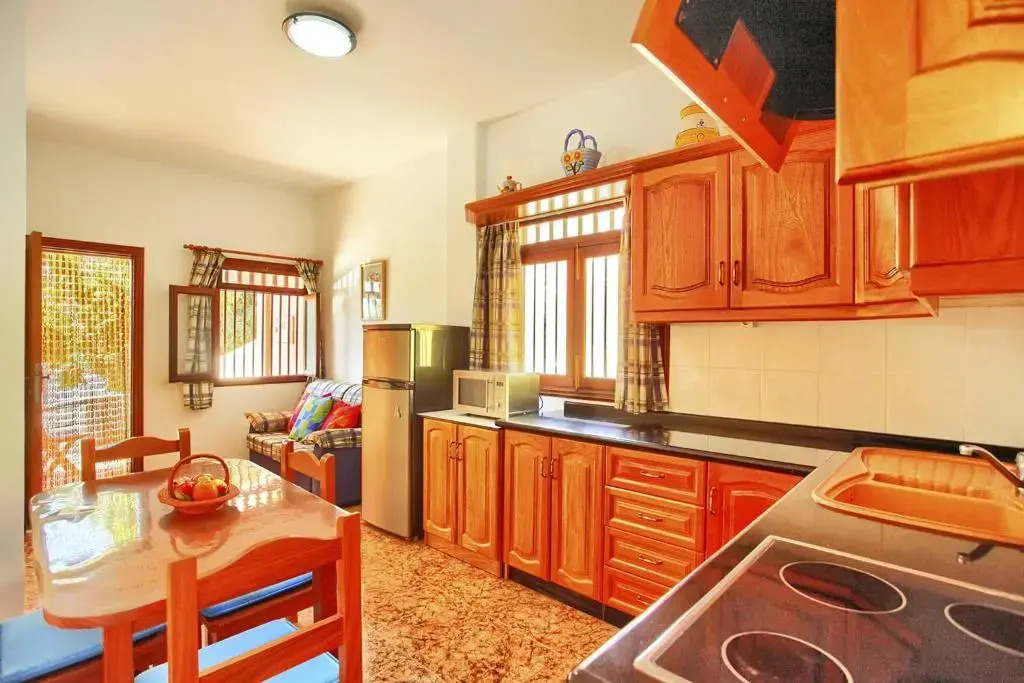 3 bedrooms house with enclosed garden and wifi at Santa Cruz de Tenerife 1 km away from the beach