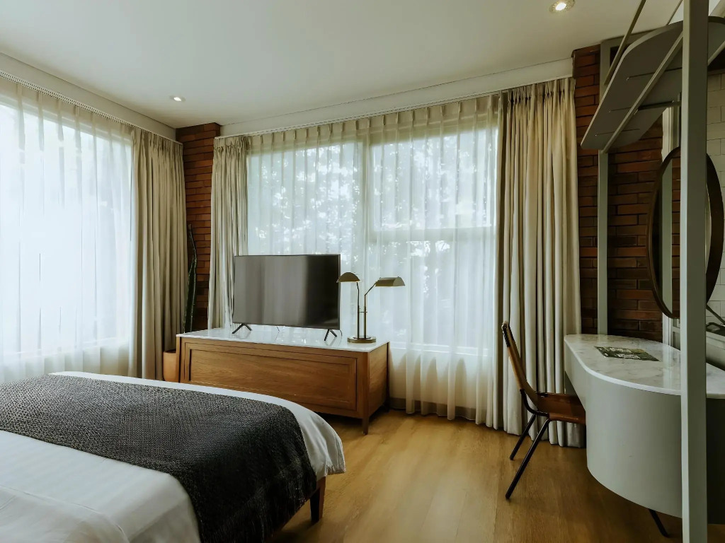 The House Tour Hotel with The Potting Shed