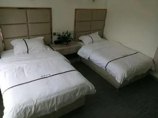 Fenggang Xinhe Apartment