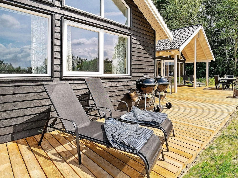 Chic Holiday Home in Hovedstaden near Sea