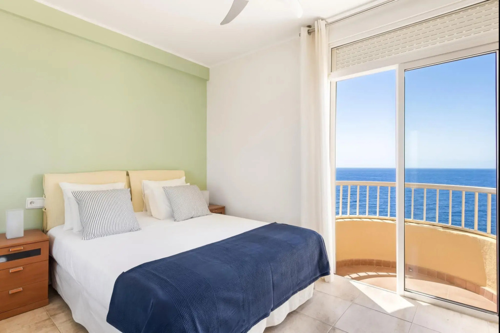 Beachfront triplex with swimming pool parking