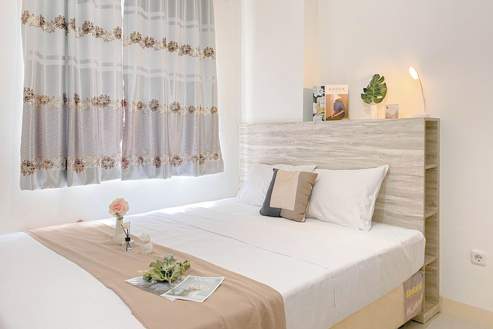 Warm And Restful 2Br At Green Pramuka City Apartment