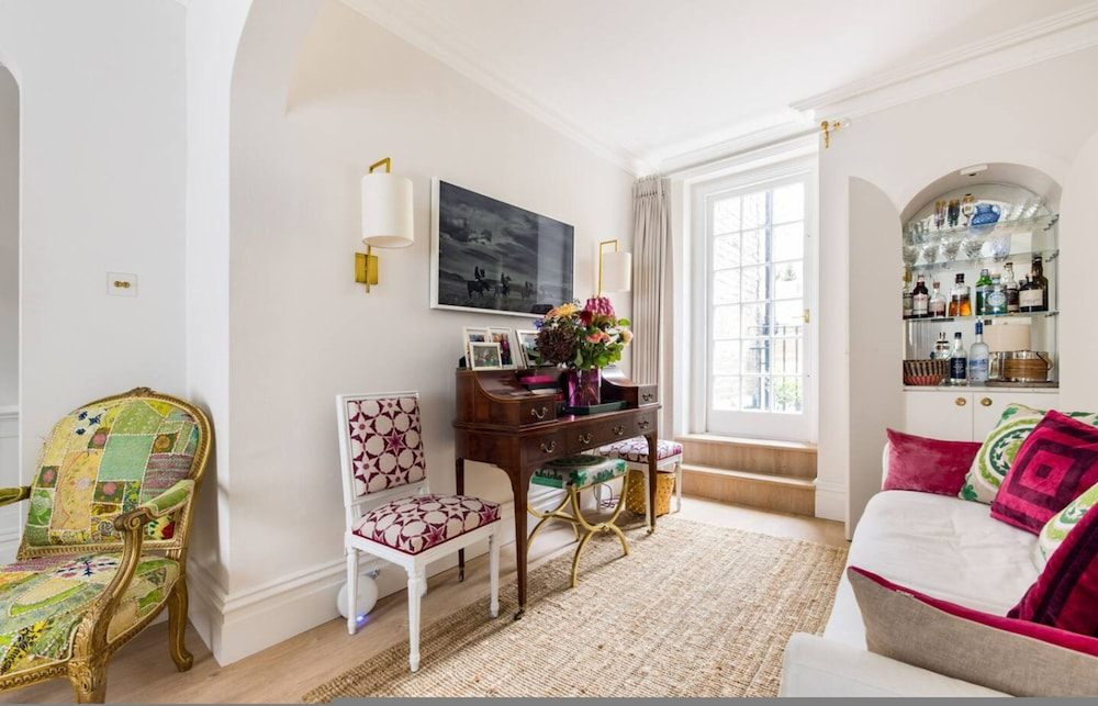 The Impressionist s Fireplace 4 BR Home in Chelsea