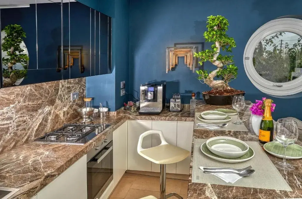 Roberhouse Tragara 37