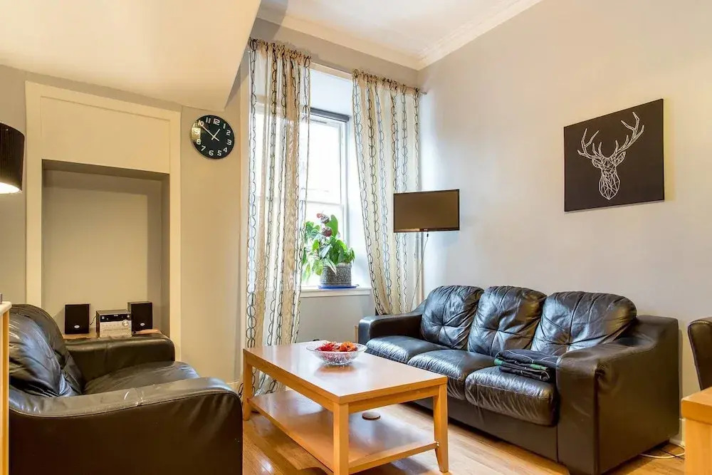 St Mary's Street 3 Bed Apartment In the Old Town