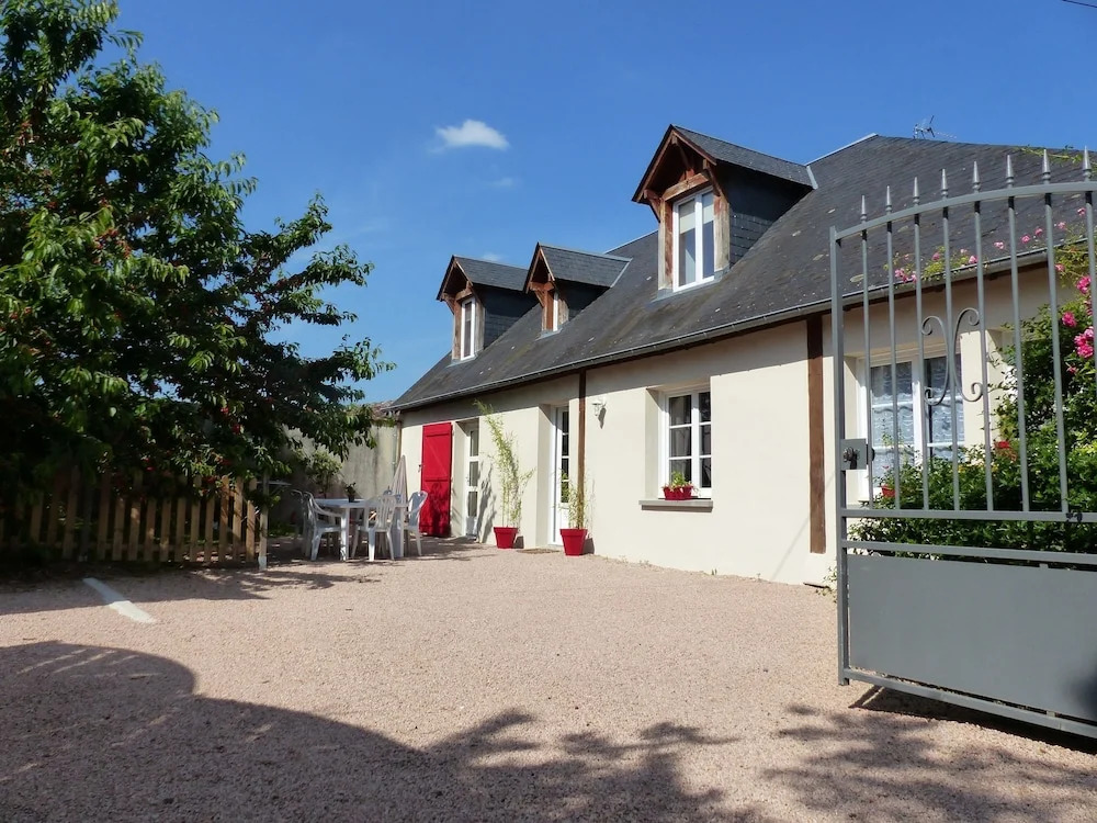Gîte 9 pers centre ville jardin et parking clos, superbe vue