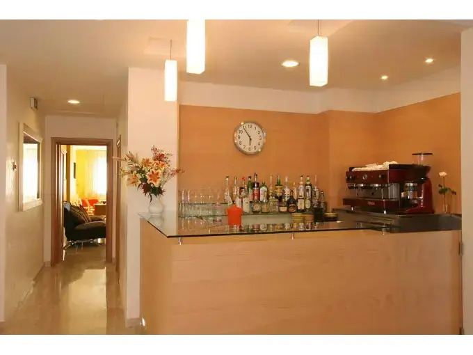 Iones Hotel