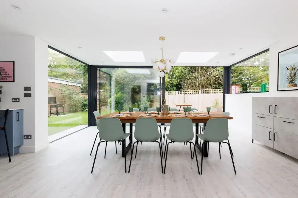 Coastal Retreat for 10 With Hot Tub