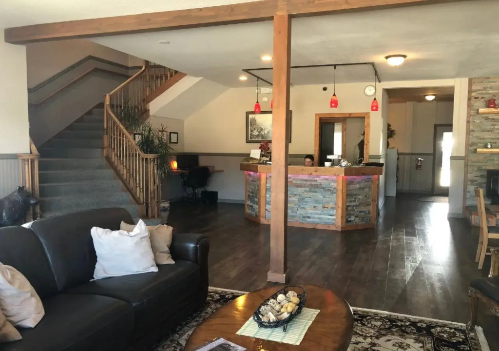 Timber Lodge Inn