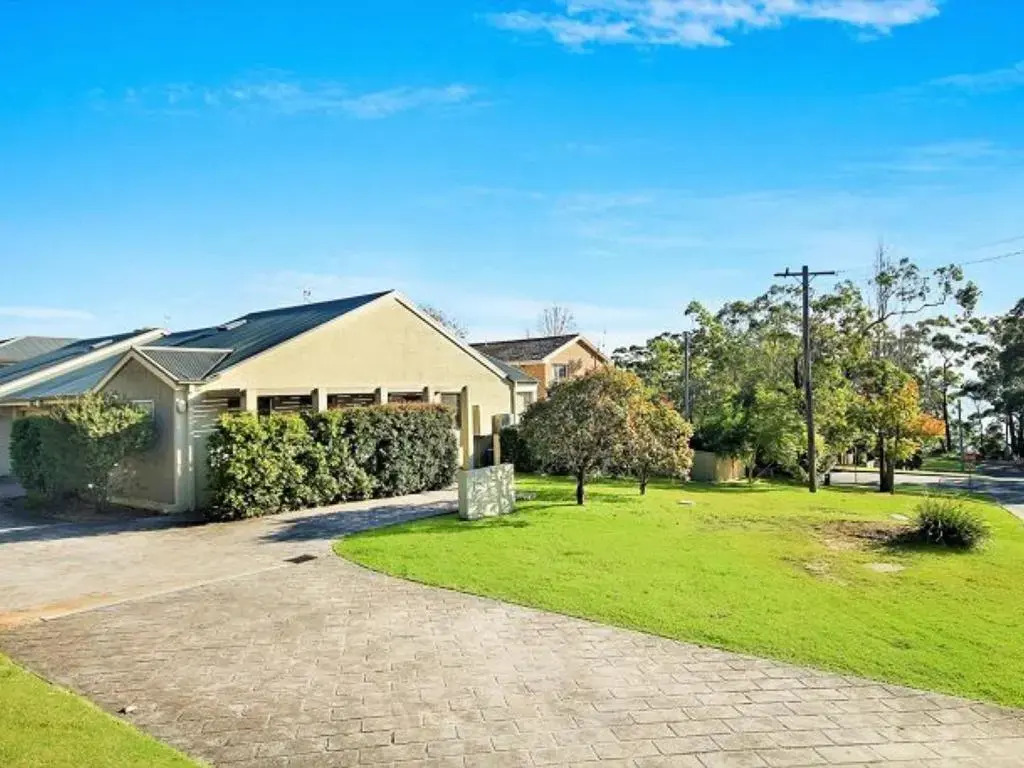 Saltbush at Vincentia by Experience Jervis Bay