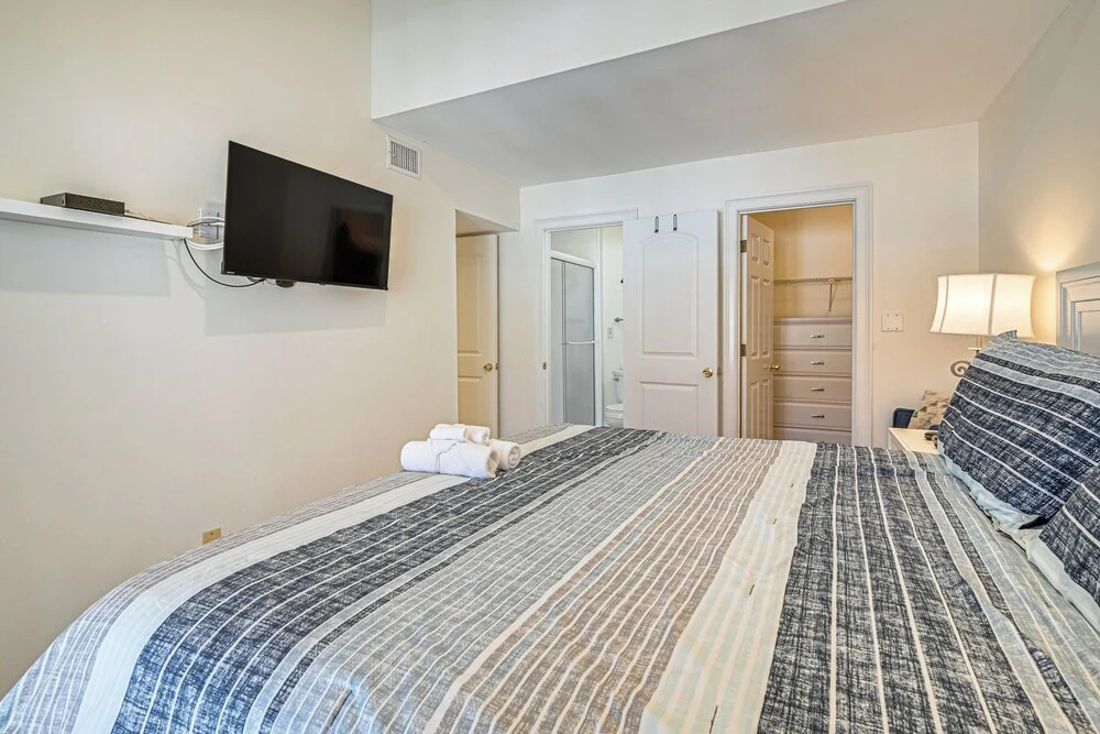Myrtle Beach Condo: Balconies, Walk to Beach!