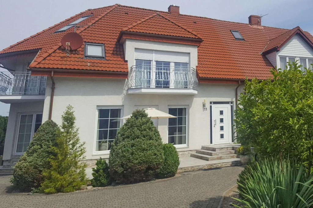 Large, comfortable holiday villa, private garden