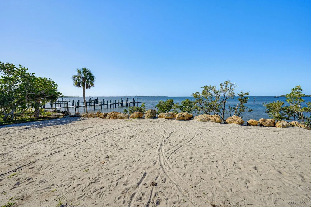 Walk to Port Charlotte Beach Park! Canal-front Gem