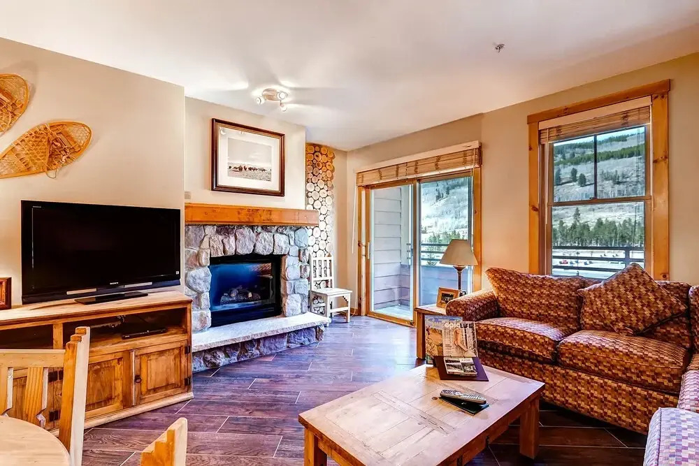 Premier 2br /walk To Slopes + Outdoor Heated Pool 2 Bedroom Condo by RedAwning