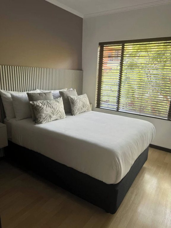 2 Bedroom Apartment Near Monte Casino