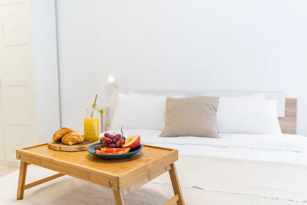 MAMAD - Sunlit Urban Escape with Balcony by Sea N Rent