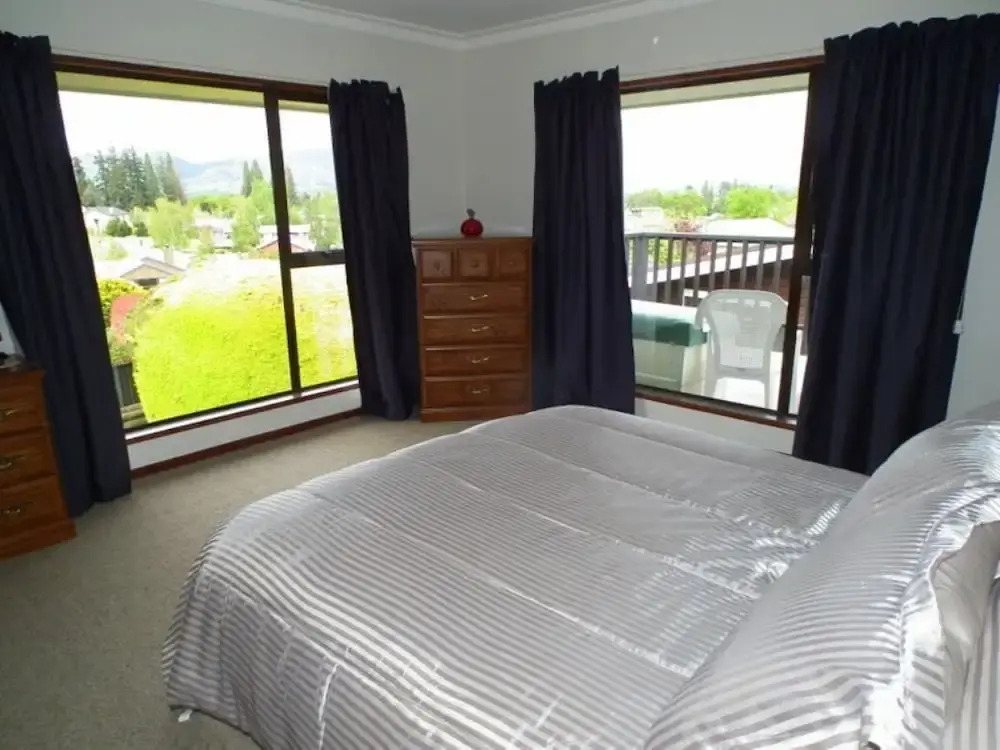 5 Chalet Cres