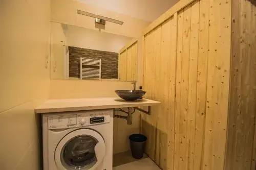 Ruterra Apt with Sauna and Billiards
