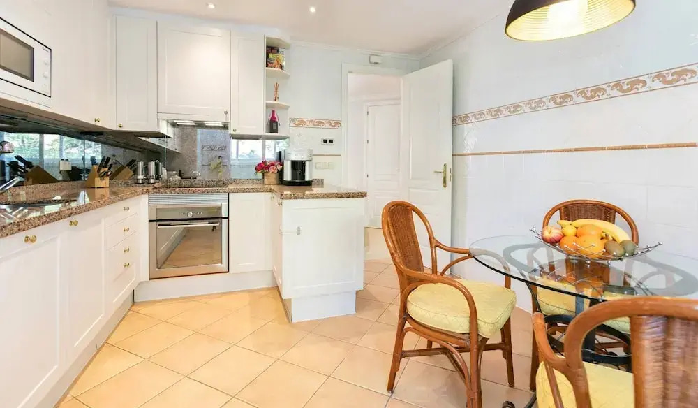 Luxury Apartment With Sea View In Marbella