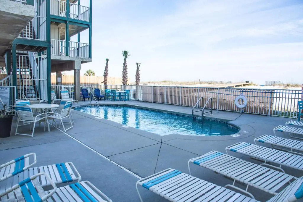 Beautiful 3 Bedroom BEACHFRONT Condo (F3) - Sleeps 10