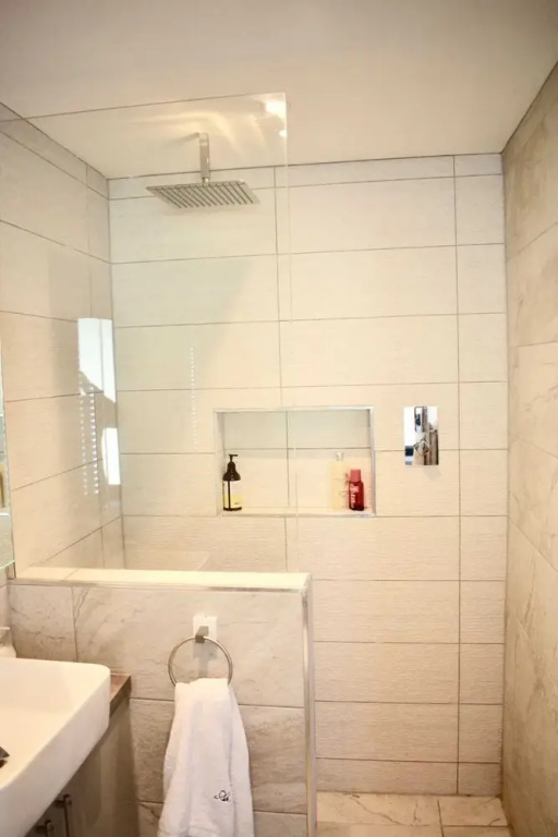 Modern 3 Bedroom House With Stunning Views