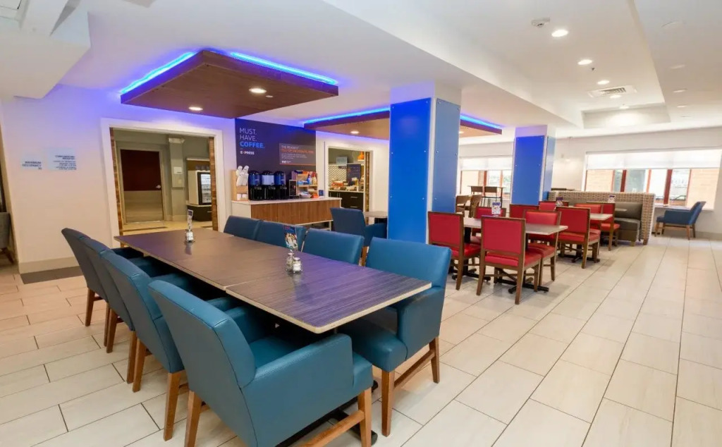 Holiday Inn Express Hotel & Suites Clinton by IHG