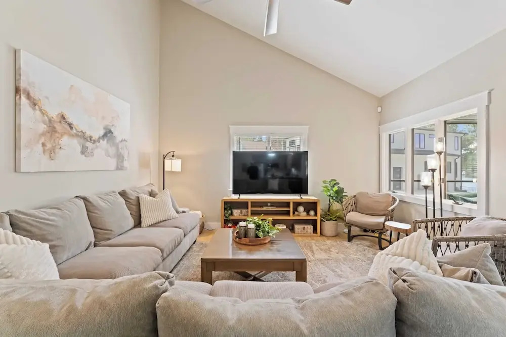 Stylish 3BR Waterfront Home w/ Sunset Porch + Access to Dining Sunsets on Shoreline by Avantstay