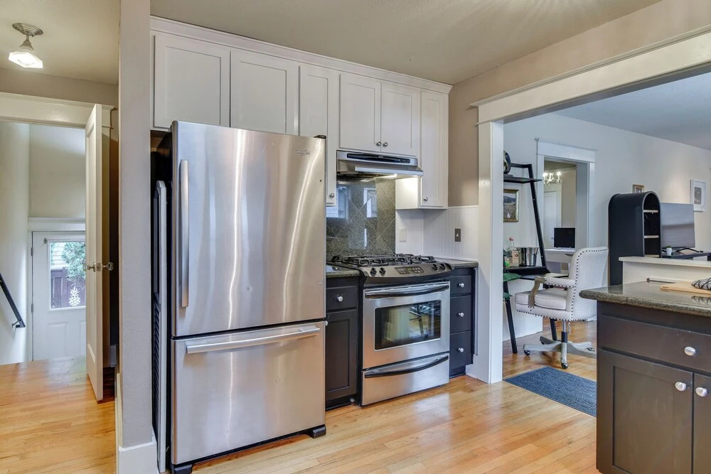 Main Street Retreat! Urban Cottage in Vancouver