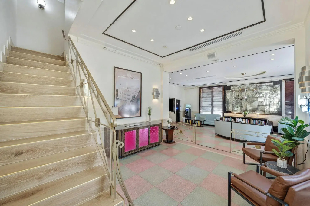 Greenview Hotel By Lowkl