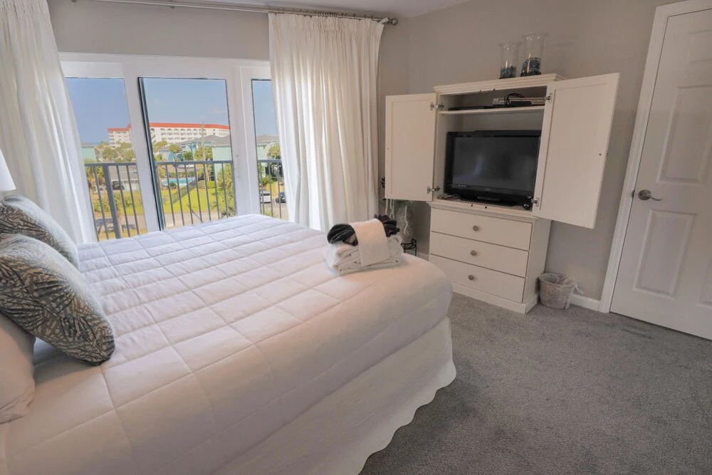 Seacrest 413 is a 2 BR Gulfside on Okaloosa Island by RedAwning