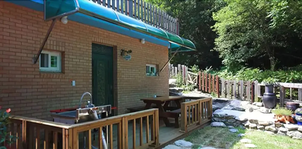 Yangsan Chickweed & Flower Pension